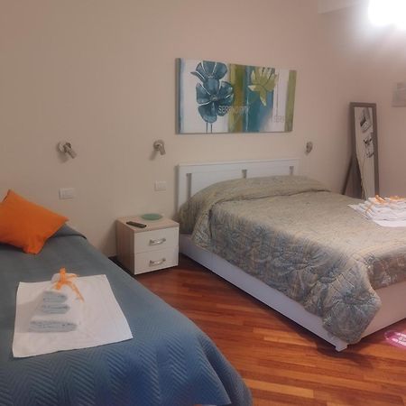Bed and Breakfast Residenza Piazza Moro Bari Exterior foto