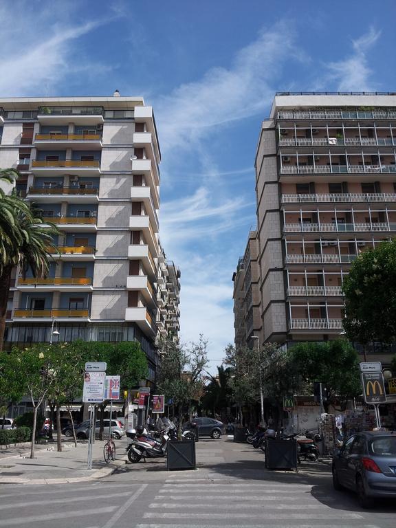 Bed and Breakfast Residenza Piazza Moro Bari Exterior foto