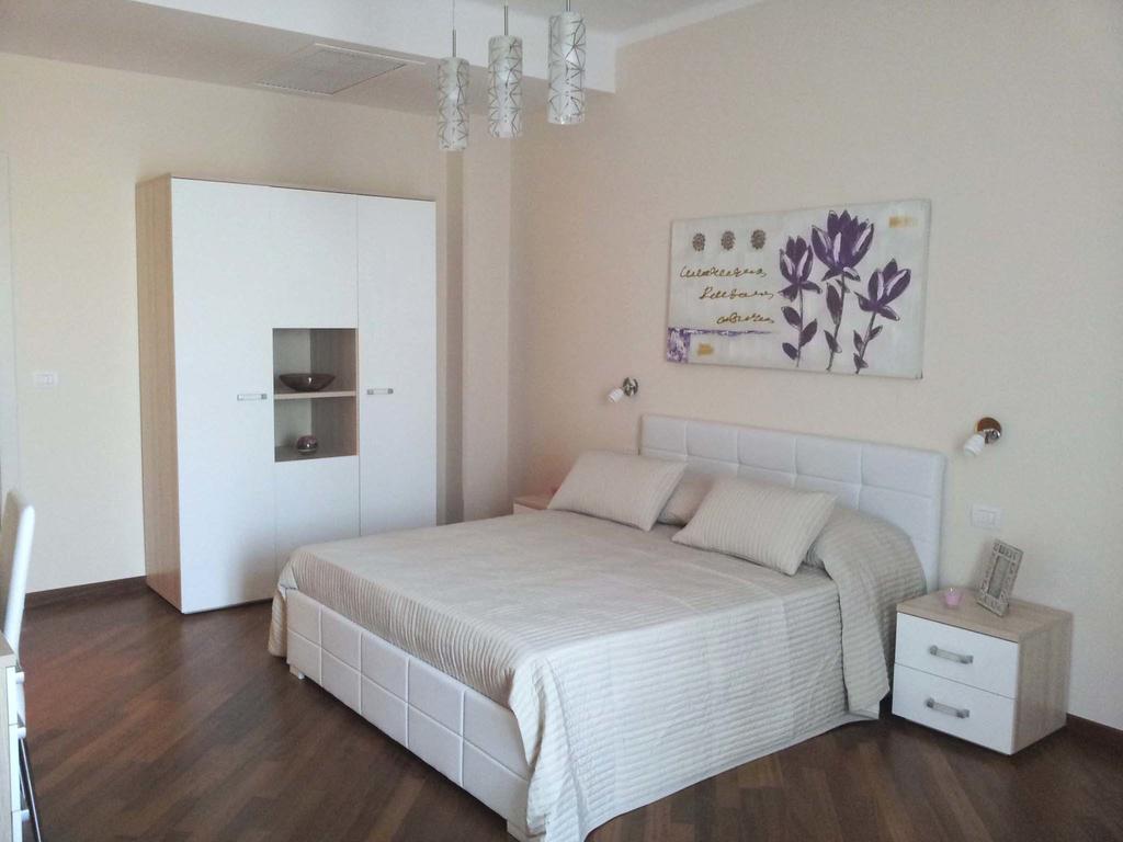 Bed and Breakfast Residenza Piazza Moro Bari Habitación foto