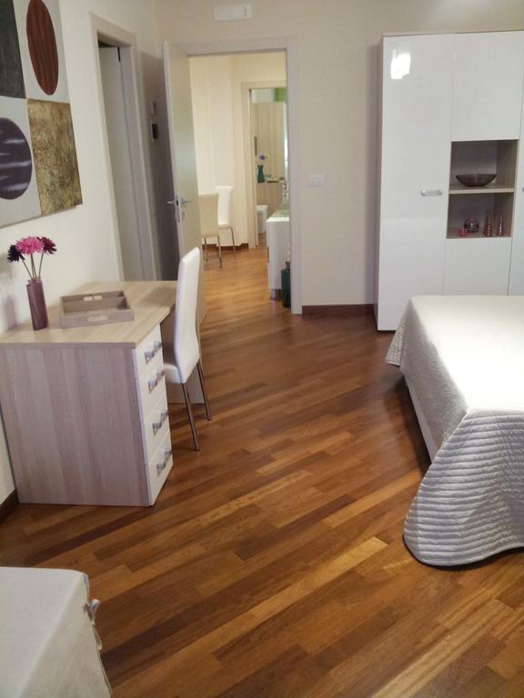 Bed and Breakfast Residenza Piazza Moro Bari Habitación foto